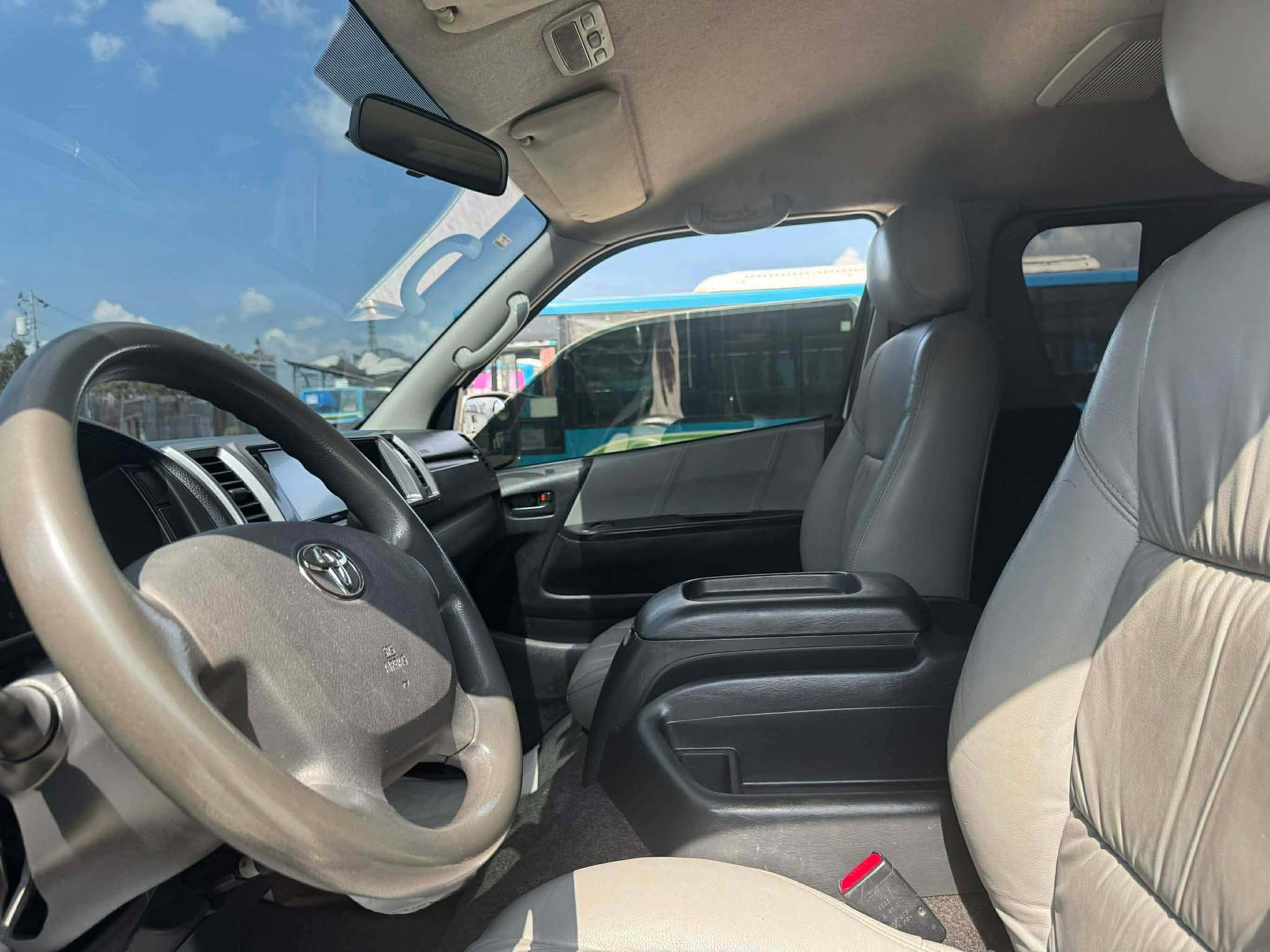 2016 TOYOTA HIACE SUPER GRANDIA 3.0L DSL AUTOMATIC TRANSMISSION - Image 12